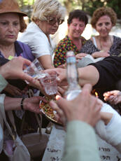 
Itinéraires de Belleville à Djerba de femmes juives tunisiennes vivant en France. Photographie e...