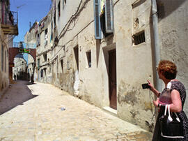 
Itinéraires de Belleville à Djerba de femmes juives tunisiennes vivant en France. Photographie e...