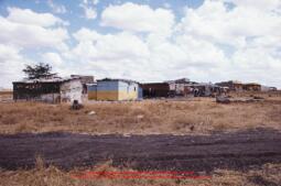 Construction du store au Maasai Rural Training Center. Diapositives 565-566