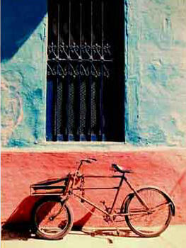 
Les couleurs d'Alexandrie. Vélos et carrosseries. Alors, sur l'immense carrelage blanc de mon ap...