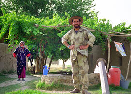 
Hommage à l'hospitalité syrienne. Portrait d'homme (Moyen Euphrate, Syrie)
