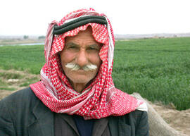 
Hommage à l'hospitalité syrienne. Portrait d'homme (Salihiyeh, Doura Europos, Moyen Euphrate, Sy...