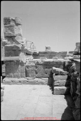 Film n°177. Khirbat adh-Dharih, temple, photographies d'Alain Chambon, 1992