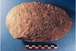 Isenya, hachereau (méthode de débitage Kombewa). Diapositives 113-114